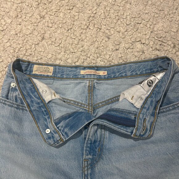 Levi's High Rise Loose Tapered Jeans - Picture 4 of 10